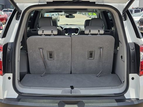 Used 2023 GMC Acadia SLT w/ Preferred Package FWD image 19