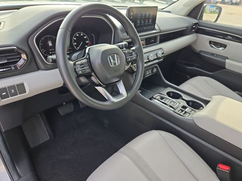Certified 2025 Honda Pilot Touring image 12