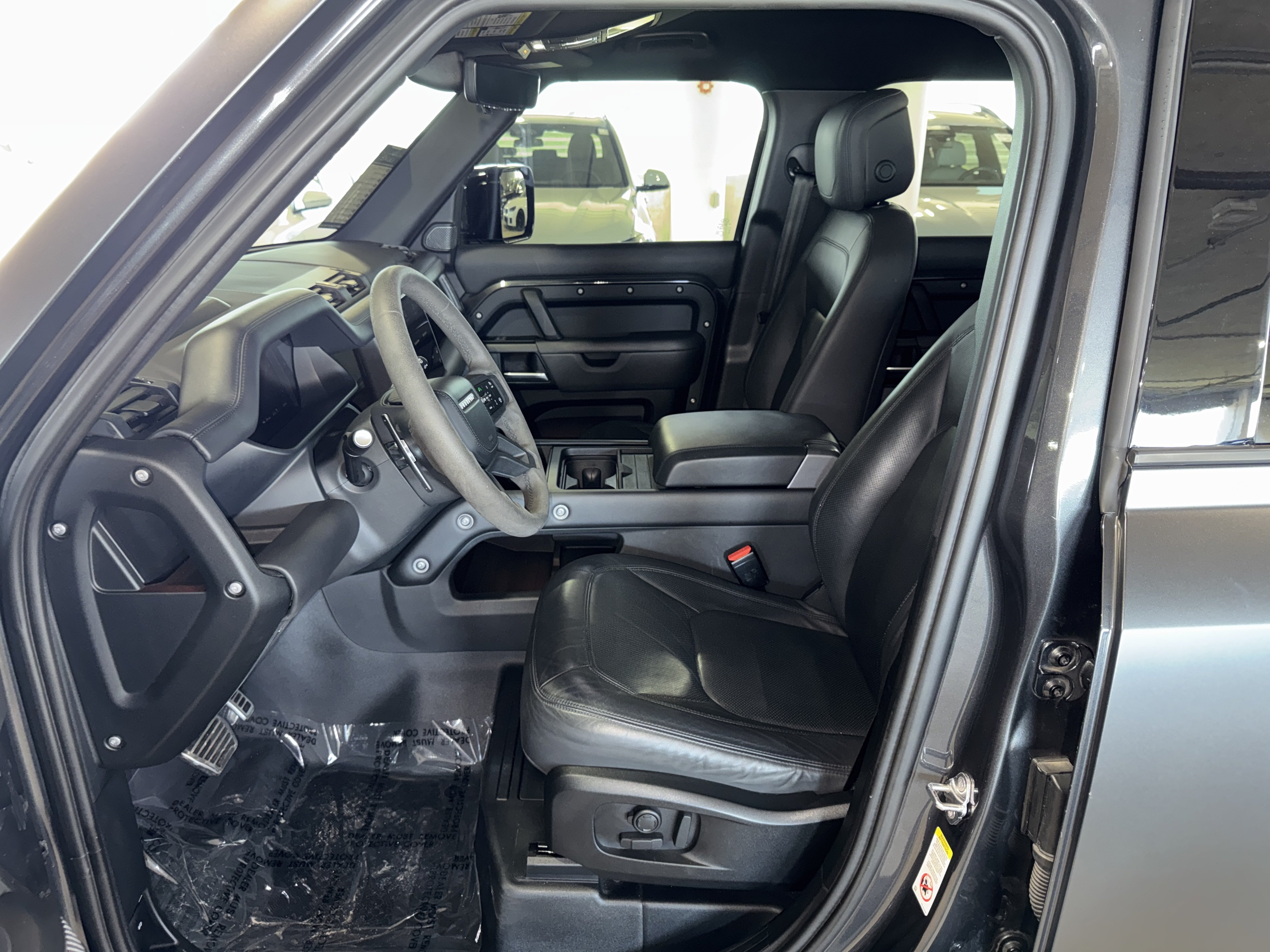 Used 2023 Land Rover Defender 110 V8 AWD/4WD image 18