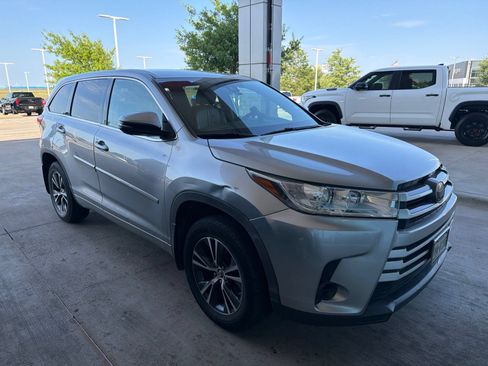 Used 2018 Toyota Highlander LE w/ Protection Package #3 AWD/4WD image 22