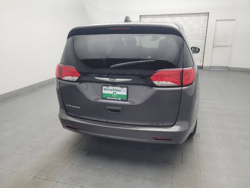 Used 2023 Chrysler Voyager LX FWD image 7