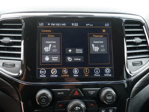 Used 2022 Jeep Grand Cherokee Laredo X AWD/4WD image 35