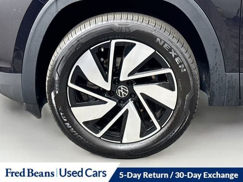 Used 2025 Volkswagen Atlas SE image 32