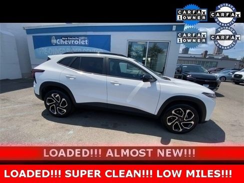 Certified 2024 Chevrolet Trax RS w/ Sunroof Package image 2