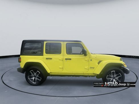 Used 2024 Jeep Wrangler Unlimited AWD/4WD image 3