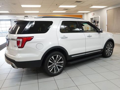 Used 2017 Ford Explorer Platinum image 12