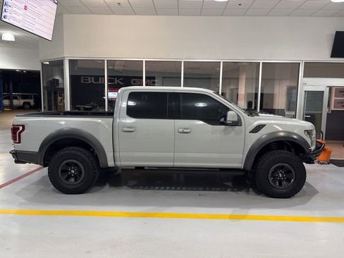 Used 2017 Ford F150 Raptor w/ Equipment Group 802A Luxury image 9
