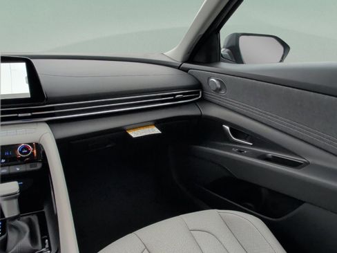 New 2026 Hyundai Elantra Limited image 37