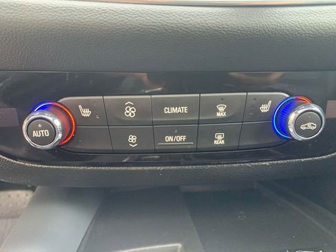 Used 2024 Buick Enclave Essence w/ Experience Buick Package AWD/4WD image 26