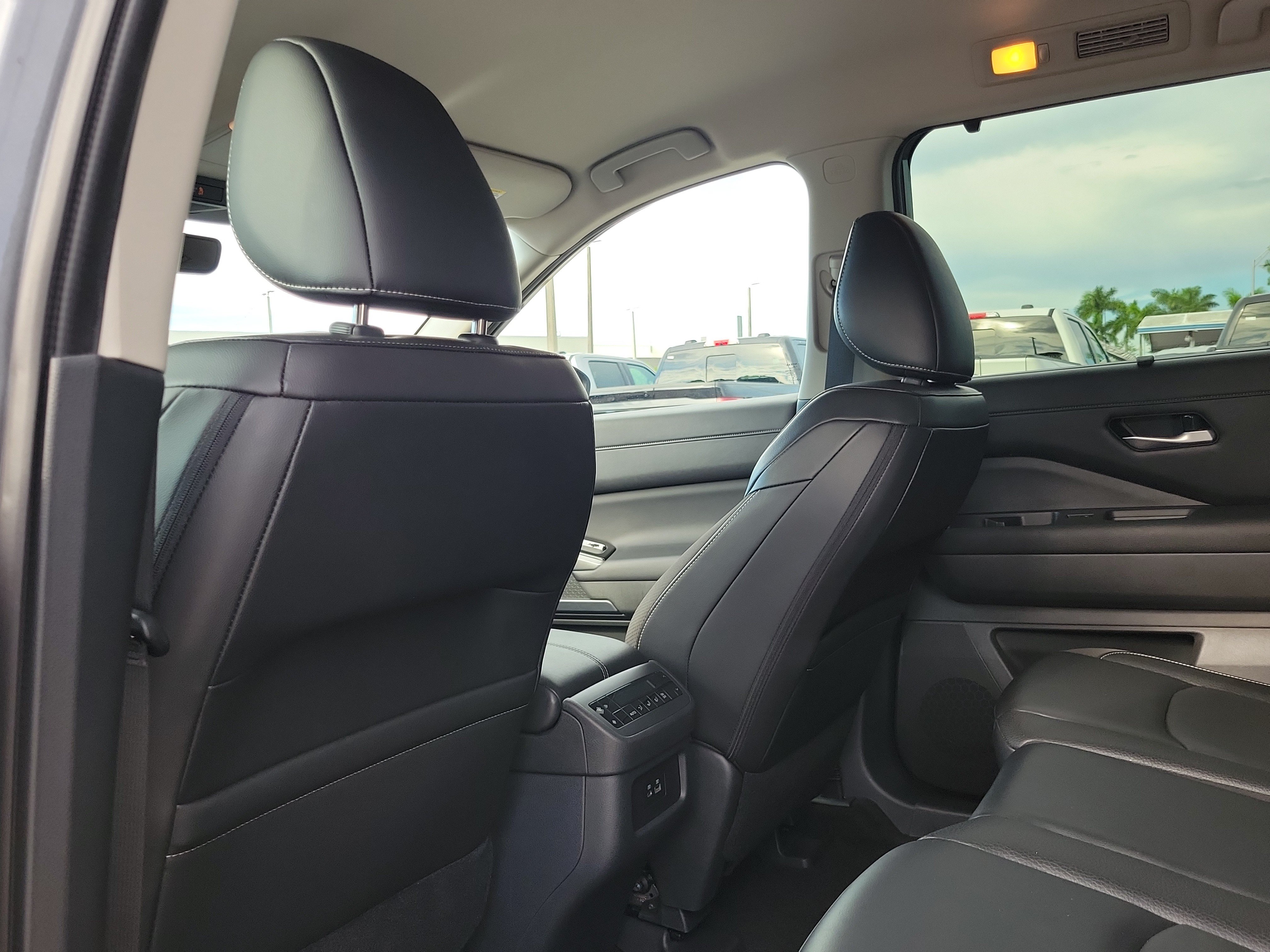 Used 2024 Nissan Pathfinder SL w/ Black Appearance Package FWD image 16