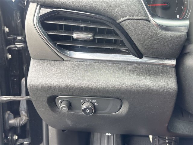 Certified 2023 Chevrolet Traverse LT FWD image 17