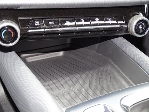 New 2024 Chevrolet Equinox EV RS image 13