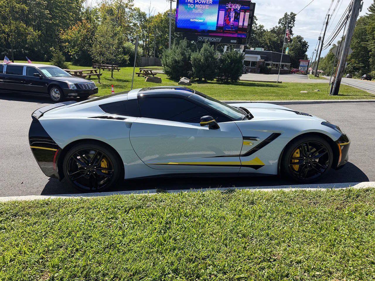 Used 2018 Chevrolet Corvette Stingray Coupe w/ 1LT RWD image 7