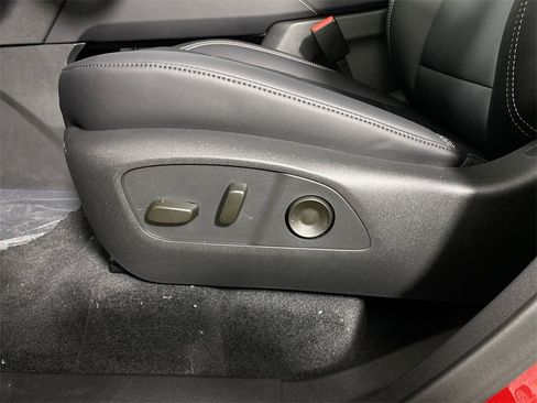 Used 2025 GMC Acadia Elevation w/ Elevation Premium Package image 12