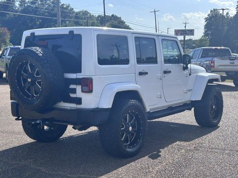 Used 2014 Jeep Wrangler Unlimited Sahara AWD/4WD image 7