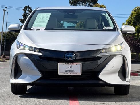 Used 2021 Toyota Prius Prime XLE FWD image 5