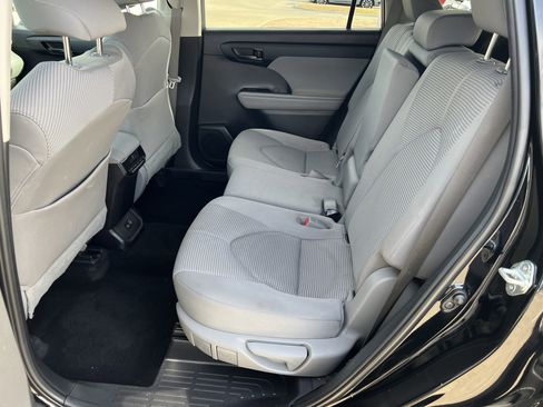 Used 2023 Toyota Highlander L image 31