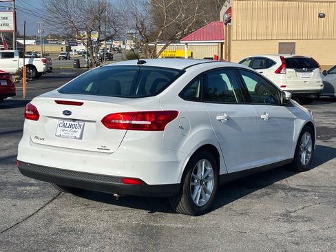 Used 2015 Ford Focus SE w/ Reverse Sensing Package image 4