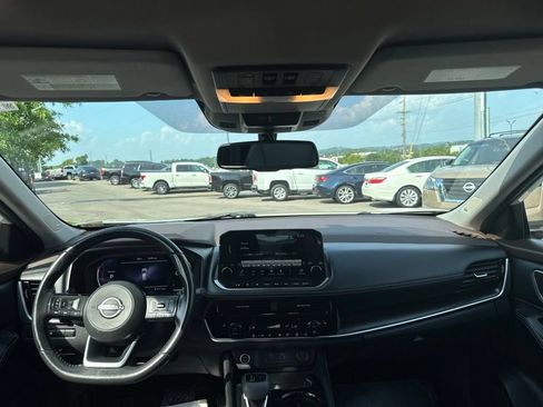 Used 2023 Nissan Rogue Platinum FWD image 18