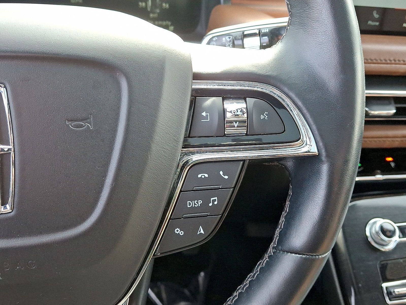 Used 2022 Lincoln Nautilus Reserve w/ Luxury Package AWD/4WD image 18