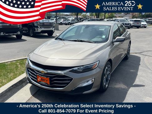Used 2022 Chevrolet Malibu LT FWD image 2