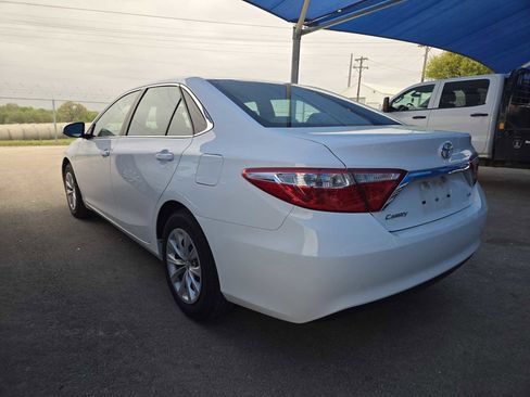 Used 2016 Toyota Camry LE image 3