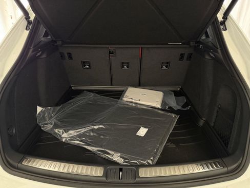 New 2026 Porsche Macan image 28