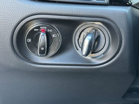 Certified 2025 Porsche Macan image 32