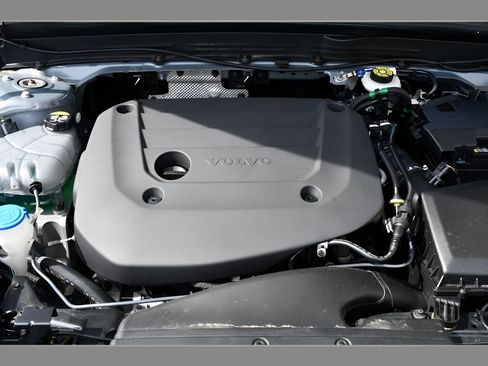 Certified 2023 Volvo XC40 B5 Plus w/ Protection Package Premier AWD/4WD image 26