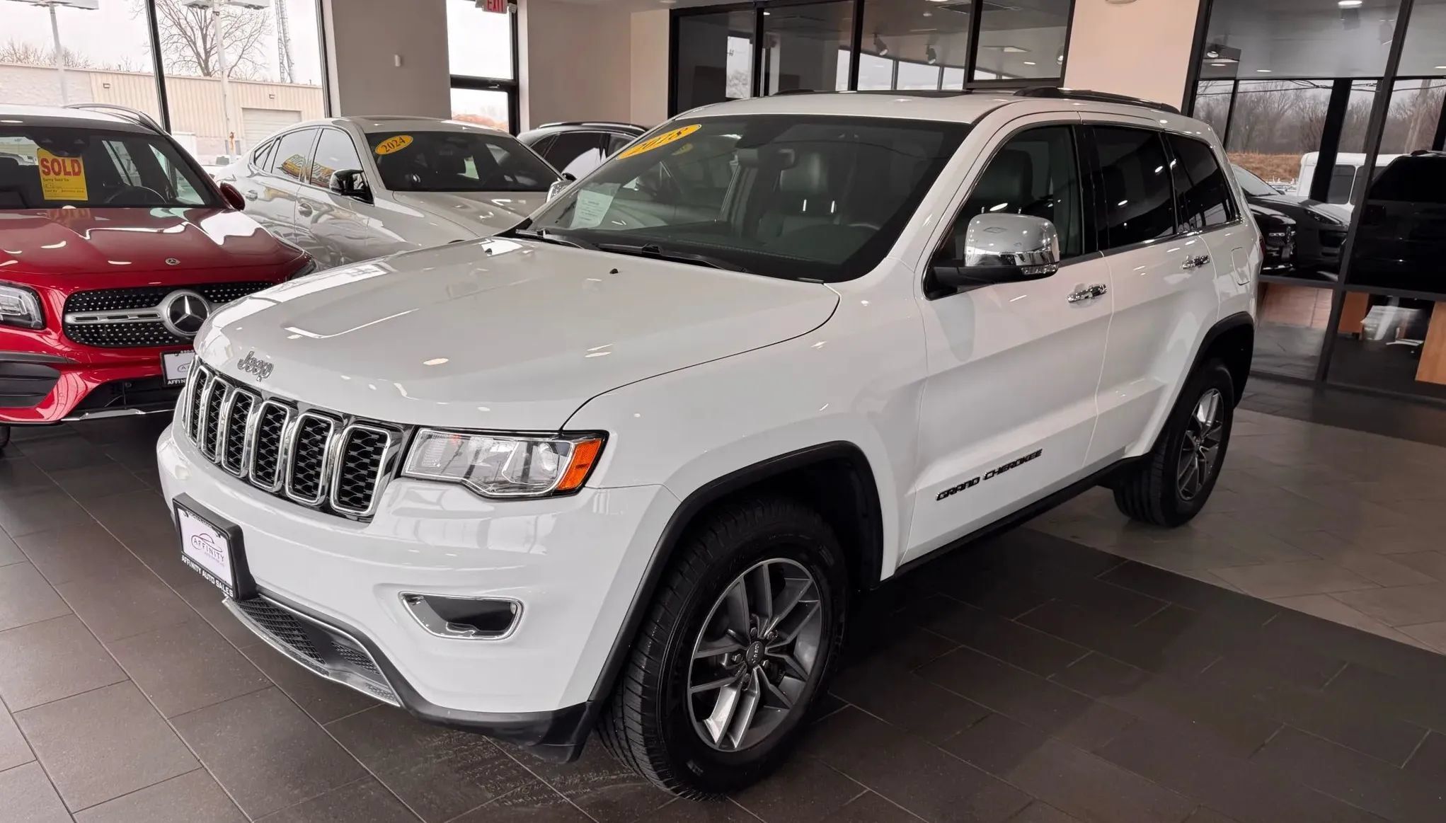 Used 2018 Jeep Grand Cherokee Limited AWD/4WD image 1