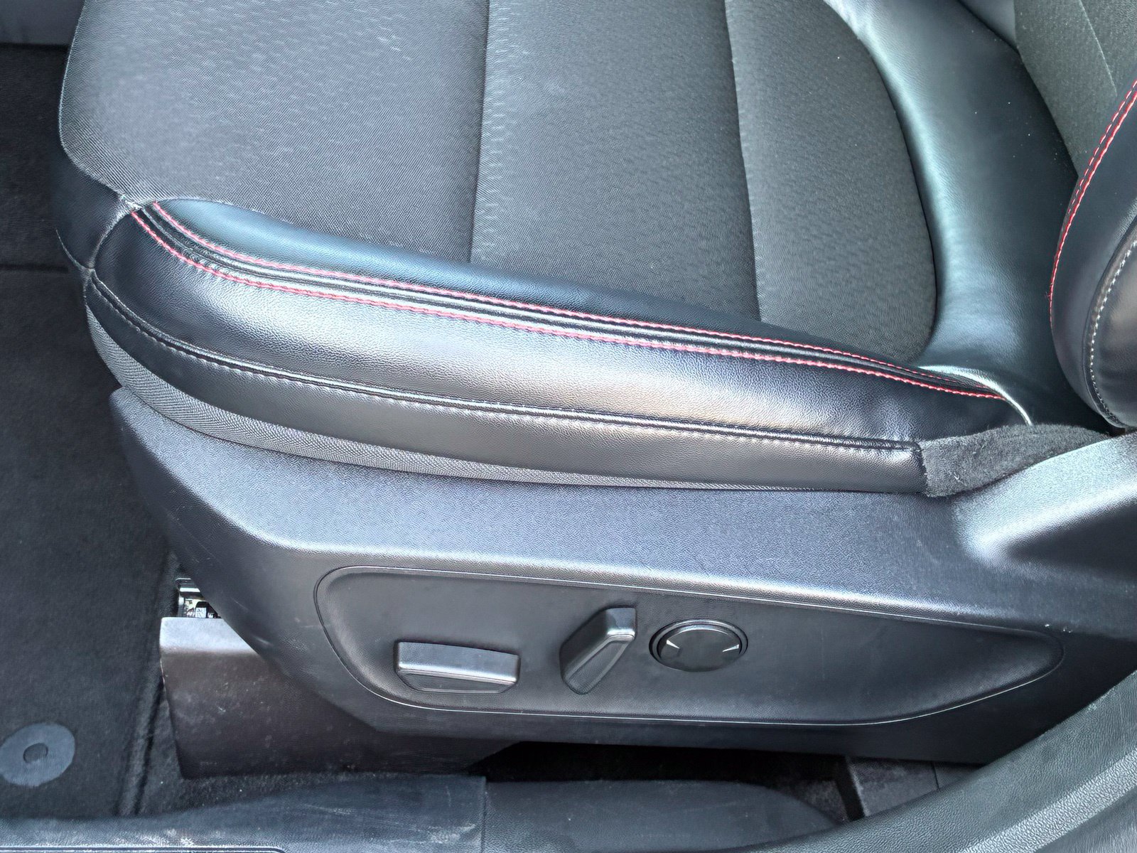 Used 2025 Ford Escape ST-Line AWD/4WD image 15