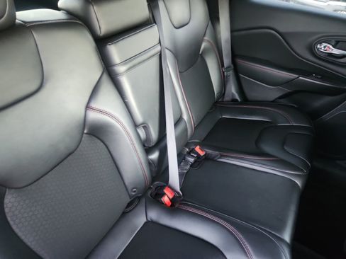 Used 2019 Jeep Cherokee Trailhawk w/ Cold Weather Group image 19