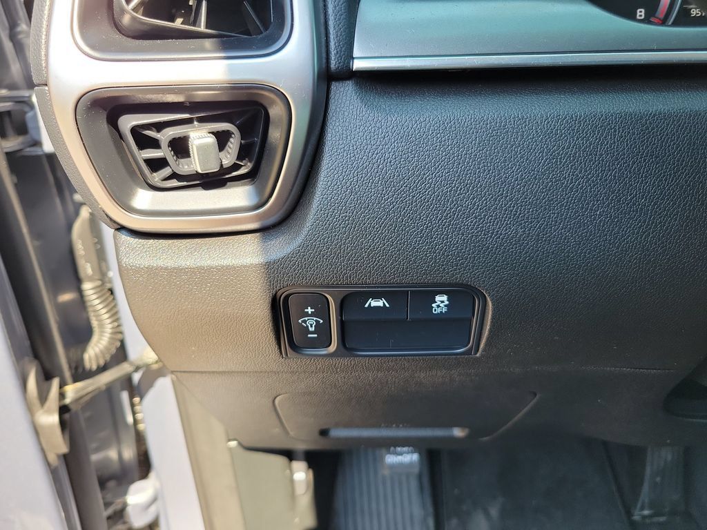 Used 2023 Kia Sorento LX FWD image 28