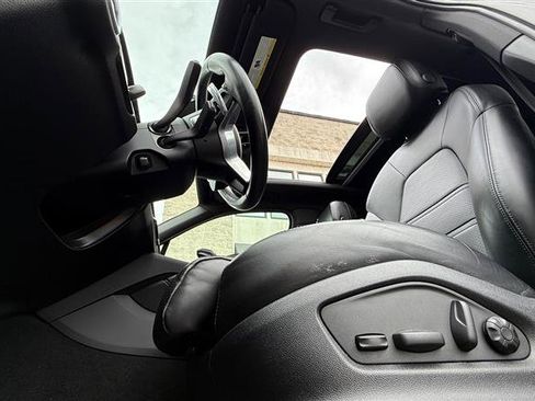 Used 2023 Porsche Cayenne w/ Premium Package image 9