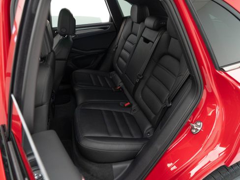 Certified 2025 Porsche Macan AWD/4WD image 28