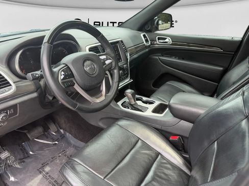 Used 2018 Jeep Grand Cherokee Overland w/ Interior Metal Package RWD image 15