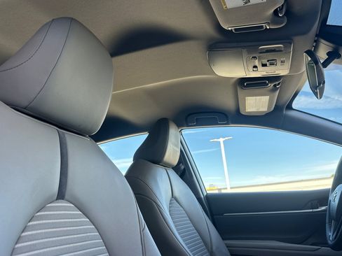 Certified 2021 Toyota Camry SE image 15