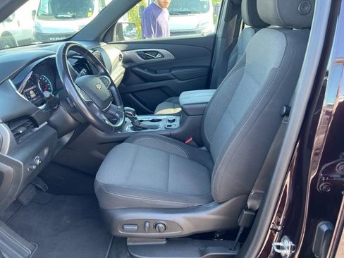 Used 2022 Chevrolet Traverse LT image 16