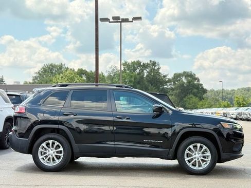 Used 2022 Jeep Cherokee Latitude Lux w/ Sun & Sound Group AWD/4WD image 35