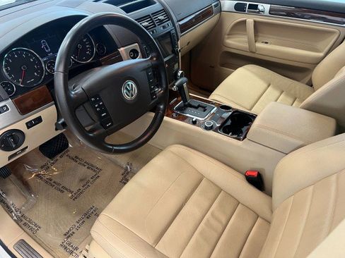 Used 2009 Volkswagen Touareg VR6 image 11