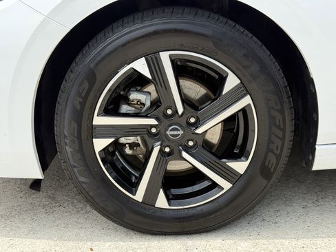 Used 2024 Nissan Sentra SV FWD image 13