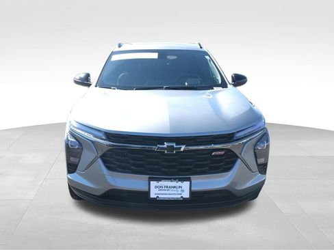 Used 2025 Chevrolet Trax RS w/ Sunroof Package FWD image 3