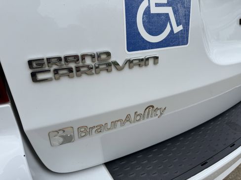 Used 2017 Dodge Grand Caravan SE w/ Power Window Group FWD image 10