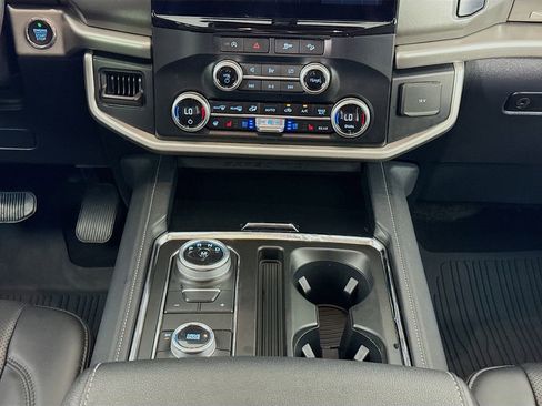 Used 2024 Ford Expedition Max XLT image 36