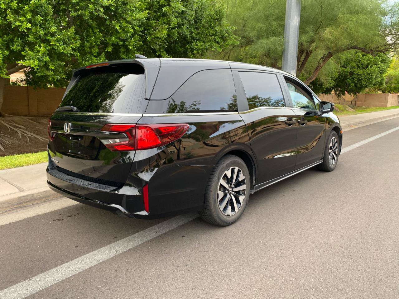 Used 2025 Honda Odyssey EX-L image 7