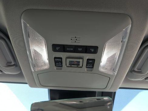 Used 2022 Toyota RAV4 XLE Premium AWD/4WD image 20