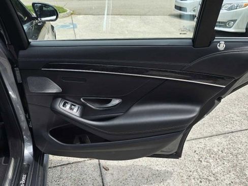 Used 2016 Mercedes-Benz S 550 Sedan image 31
