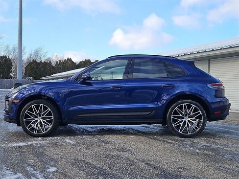 Certified 2025 Porsche Macan image 2