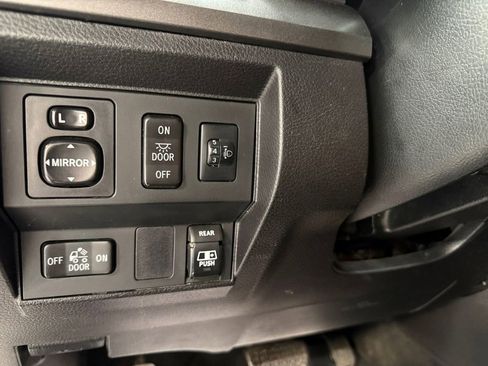 Used 2014 Toyota Tundra SR5 AWD/4WD image 27