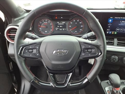 Used 2024 Chevrolet Trax RS w/ Sunroof Package image 19